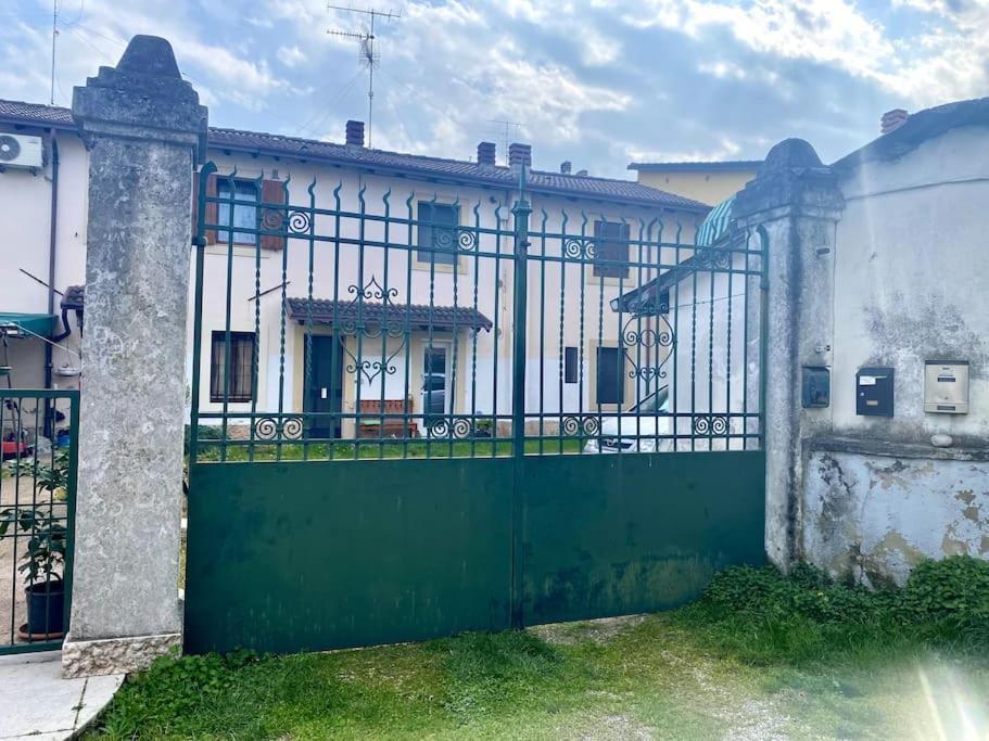 Zona Fiera A 10 Minuti Dal Centro Con Parcheggio Apartamento Verona Exterior foto